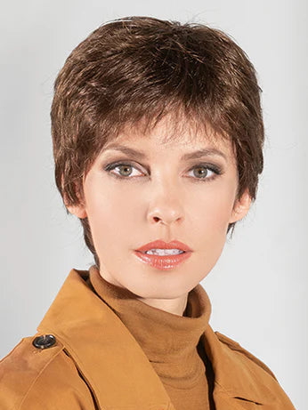 Ce modèle est conçu pour pelade et alopécie, offrant confort et légèreté grâce à sa fibre synthétique haut de gamme et son bonnet de qualité.