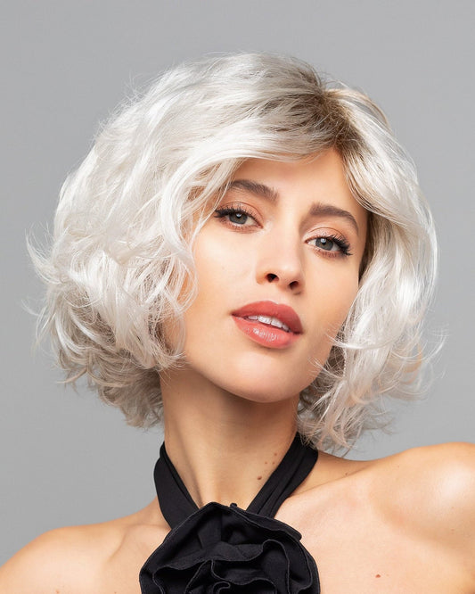 Perruque femme American Salon, longue et ondulée, élégante et naturelle, parfaite pour dissimuler la pelade avec style.