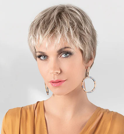 Le modèle Aura d’Ellen Wille est parfaitement conçu pour pelade et alopécie, alliant élégance et naturel avec une coupe courte polyvalente.