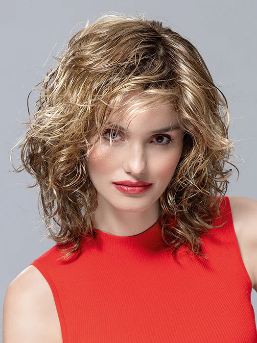 Perruque femme Beach Mono de la collection Hair Power, avec ses ondulations naturelles offrant une allure féminine et sexy. Ses cheveux mi-longs et boucles décontractées apportent volume et mouvement, idéale pour les femmes souffrant de pelade ou d’alopécie, pour une chevelure à la fois sauvage et douce.