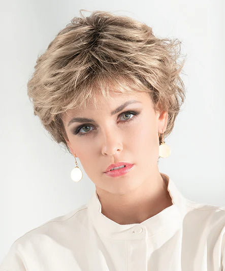 Le modèle Charme d’Ellen Wille s’adapte parfaitement pour pelade et alopécie, offrant un look naturel et élégant avec des ondulations sophistiquées.
