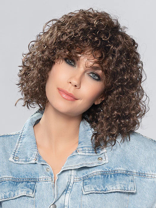 Disco de la collection Perucci d’Ellen Wille est une perruque qui dissimule efficacement la perte de cheveux due à pelade ou alopécie, avec volume et style.