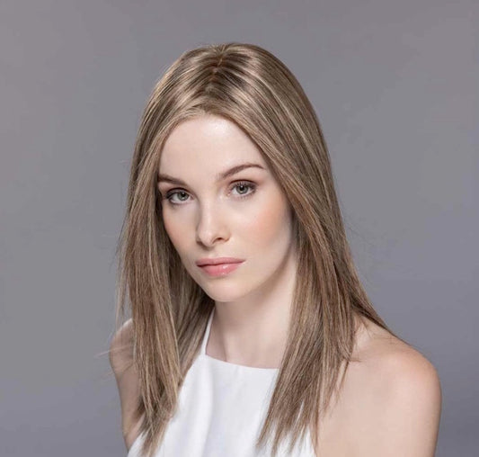 La perruque femme Emotion Ellen Wille, longue et dégradée, offre un look naturel et féminin, idéale pour alopécie ou pelade.