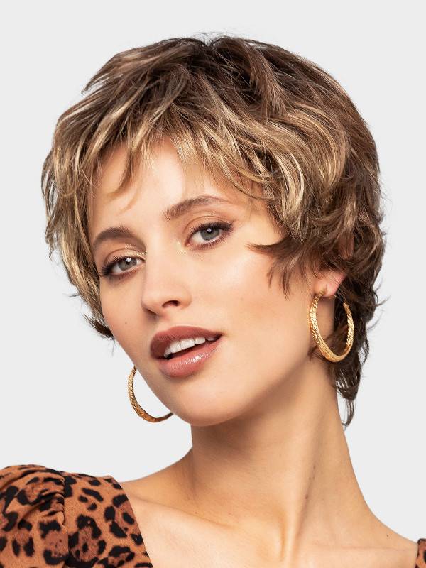 Perruque femme Ever, courte et dégradée, élégante et naturelle, parfaite pour dissimuler la pelade avec style.