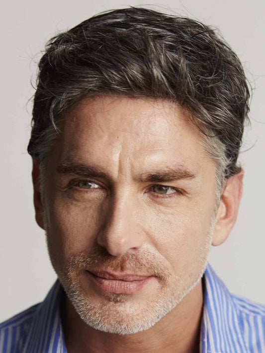 Perruque Finn Lace Large Men Line Gisela Mayer : look élégant et polyvalent, dégradé soigné, bordure frontale transparente pour un rendu naturel.