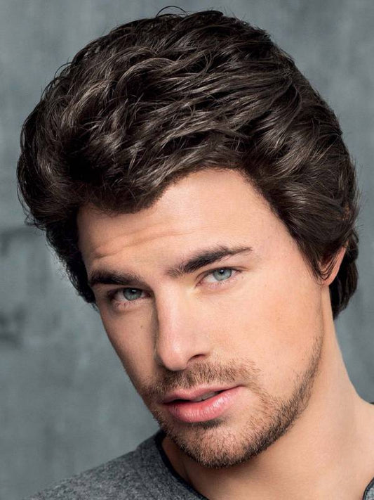 Perruque High End Georges Men Line Gisela Mayer : cheveux lisses, volume élégant, bordure frontale transparente pour un look naturel et stylé.