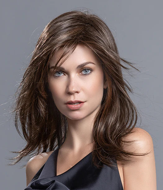 La perruque Impress d’Ellen Wille séduit par son élégance et sa légèreté. Parfaite pour dissimuler une alopécie ou une pelade.