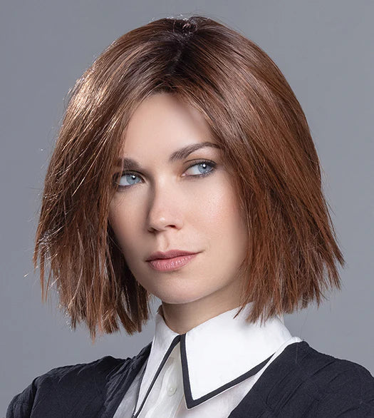 La perruque Lia Mono Part d’Ellen Wille est un carré court lisse et élégant, parfait pour dissimuler une perte de cheveux, alopécie ou chimio.