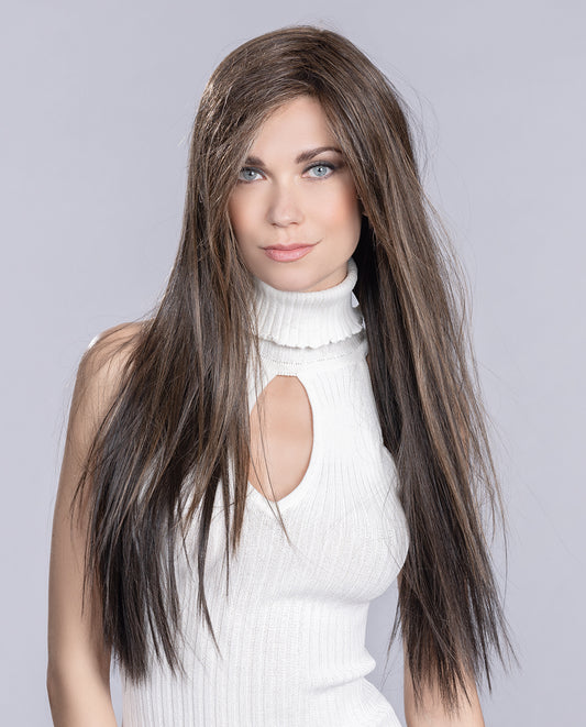 Perruque femme Look Wig, cheveux très longs pour un style remarquable. Parfaite pour les femmes avec pelade ou alopécie. Fibres synthétiques thermorésistantes, coiffable librement pour changer de style à tout moment.