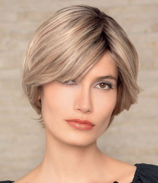 Perruque femme Luxery Lace A, courte et élégante, parfaite pour couvrir pelade et alopécie avec style et naturel.