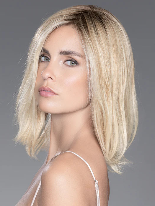 La perruque Nuance Deluxe d’Ellen Wille, 100 % Remy Hair, offre une coupe mi-longue élégante, parfaite pour pelade et alopécie.