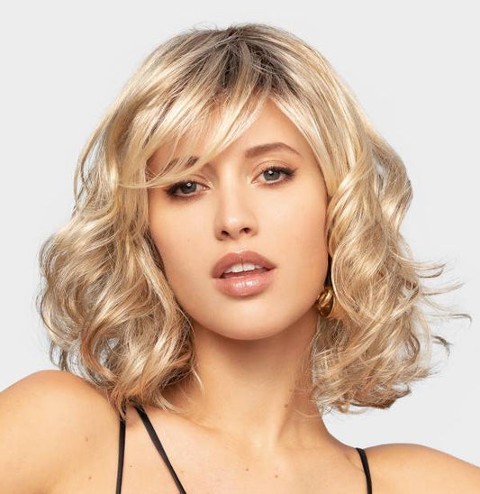 Perruque femme Rose, mi-longue et bouclée, élégante et féminine, idéale pour masquer la pelade avec naturel.