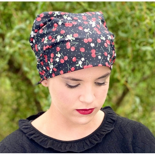 Ce bandana chimio MM Paris, simple à nouer, allie style et confort pour couvrir pelade ou perte de cheveux après chimio.