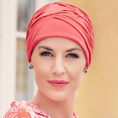 Le bonnet chimio Ankaa Corail maintient votre cuir chevelu à 37,5 °C, idéal pour sport ou randonnées, léger et confortable.