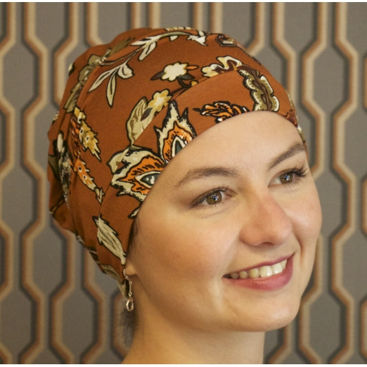 Le bonnet Bahama Headwear allie confort et style. Facile à porter, il protège le cuir chevelu et masque alopécie ou perte de cheveux.