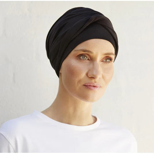 Le bonnet EASY de Christine Headwear, chic et confortable, est parfait pour accompagner la chute de cheveux due à une chimiothérapie ou pelade.