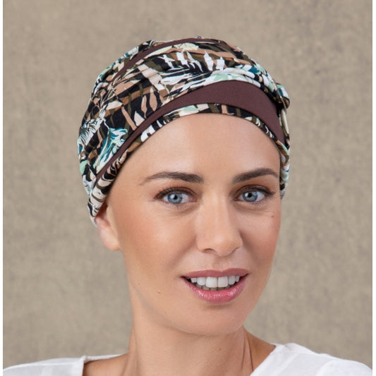 Le bonnet NJ Création, élégant et moderne, couvre parfaitement la perte de cheveux due à une chimio ou pelade et reste confortable toute la journée.