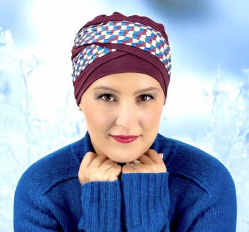Bonnet femme chimio Doris en bambou, confortable et sans coutures. Adapté aux femmes avec pelade, alopécie ou après chimiothérapie. Drapé élégant pour volume, maintien et chaleur pendant la mi-saison.