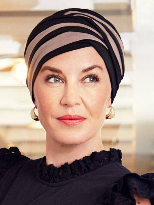 Bonnet chimio Hindi Bambou de Christine Headwear, élégant et respirant, allie confort, style et douceur pour le quotidien.