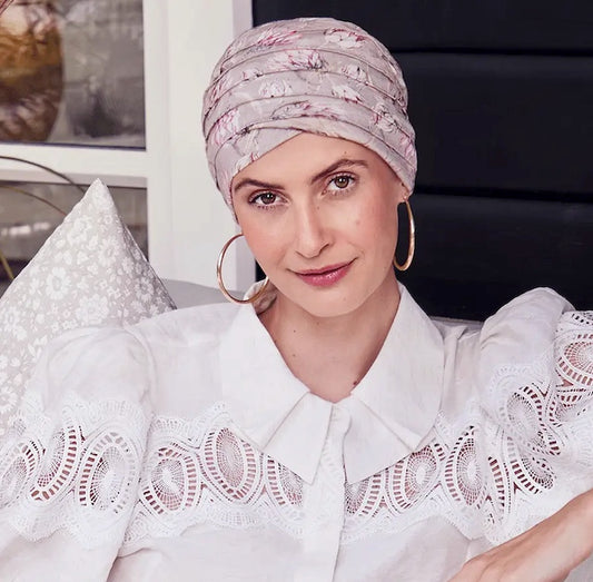 bonnet chimio HocYoga, confortable et facile à coiffer, parfait pour pelade ou alopécie, maintien assuré toute la journée.