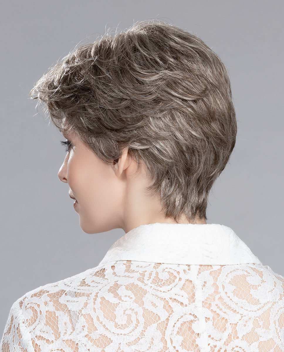 Perruque courte Apart Mono Ellen Wille portée, vue de profil
