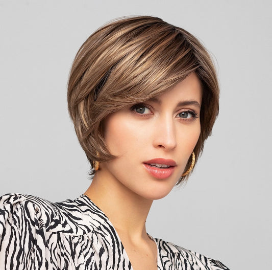 Perruque Bikini Mono Lace Small Gisela Mayer, carré court dégradé chic et féminin, confortable pour petit tour de tête.