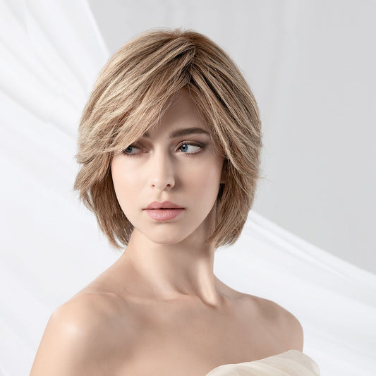 Perruque mi-longue Brilliance Plus Deluxe Ellen Wille portée, vue de profil