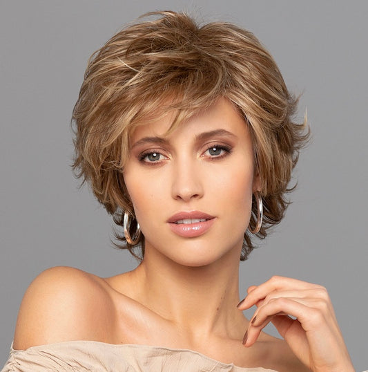 Perruque Duo Aria Gisela Mayer wigs – modèle à l’effet ultra naturel avec frange délicate, composée de 30 % cheveux naturels Remy Hair et 70 % fibre synthétique résistante à la chaleur pour un look discret et élégant