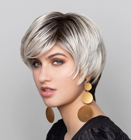 Perruque Extreme Young Mono Lace Small Gisela Mayer, cheveux courts modernes, confort médical, pour petit tour de tête.