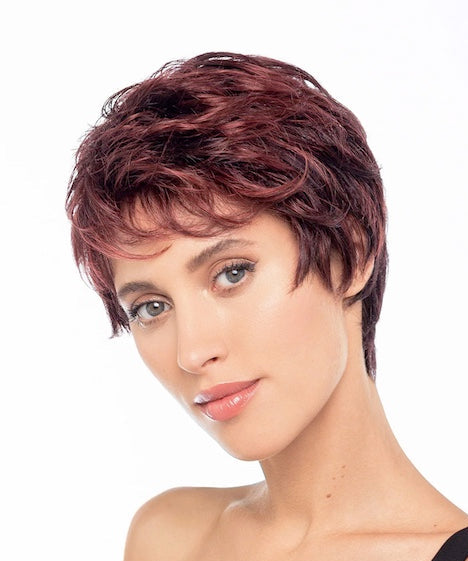 Perruque Sky Gisela Mayer wigs, mi-longue ondulée, volume élégant, style féminin moderne et raffiné