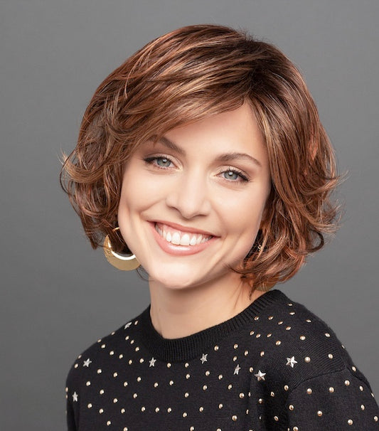 Perruque Tonia Lace Gisela Mayer wigs, courte dégradée ondulée, style moderne et dynamique, look tendance et féminin