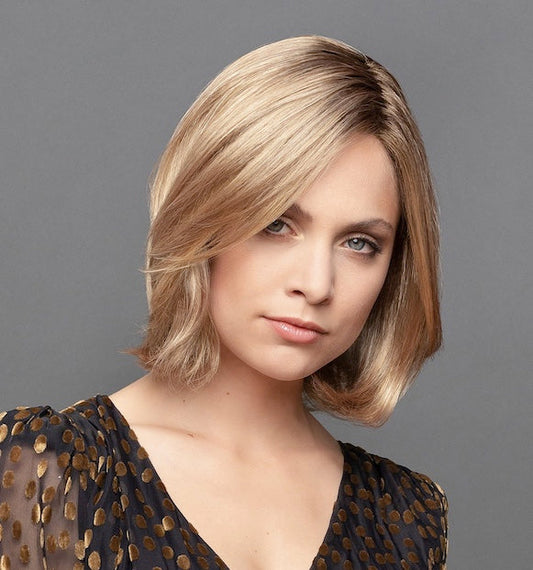 Perruque Fox Mono Deluxe Large Gisela Mayer, coupe dégradée moderne pour grand tour de tête, confortable et élégante.