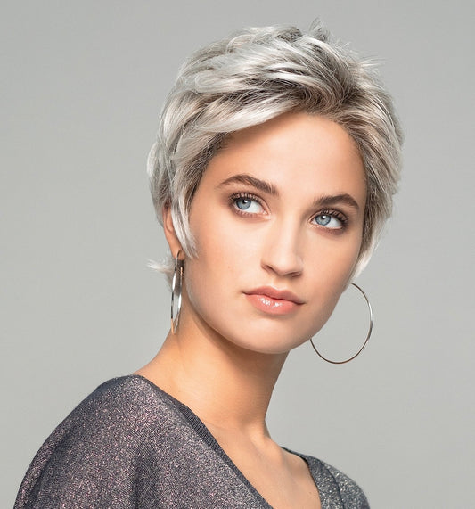 Perruque Ginger Comfort Lace Gisela Mayer courte, chic et féminine, style élégant et naturel au quotidien