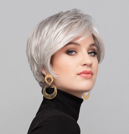 Perruque carré plongeant Hawaii Small Gisela Mayer, légère et moderne pour petit tour de tête, confort au quotidien.