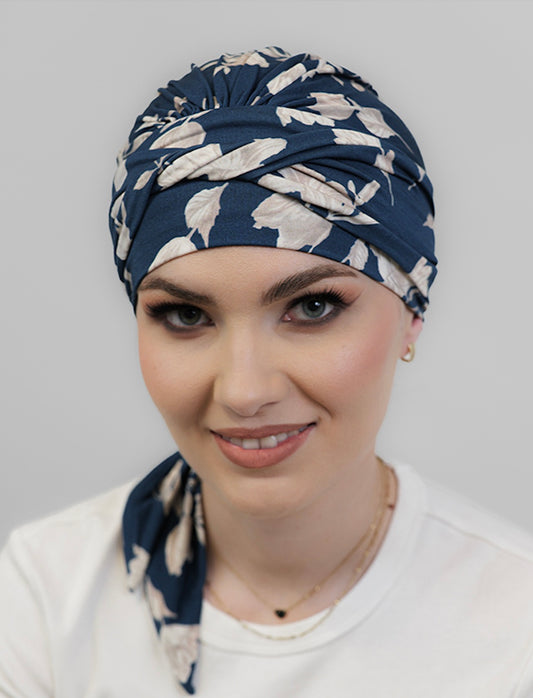 Turban chimio Amy en bambou bleu, doux et élégant, idéal pour alopécie ou chimiothérapie avec confort et style au quotidien.