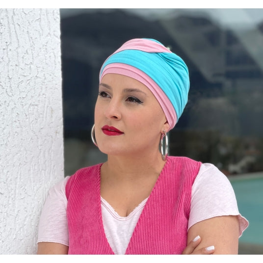 Le turban chimio Leslie de MM Paris, élégant et facile à nouer, couvre pelade ou perte de cheveux après chimio avec style.