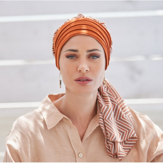 Turban préformé chimio Notre Dame NJ Création, élégant et original, parfait pour masquer pelade ou chute de cheveux au quotidien.