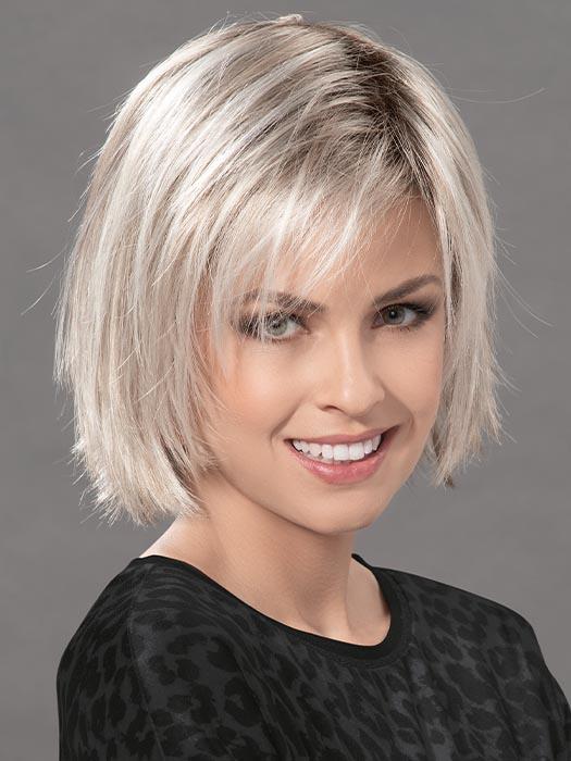 Volumateur Fizz Ellen Wille Top Power, carré lisse effilé, monofilament transparent pour un look naturel et volumineux.