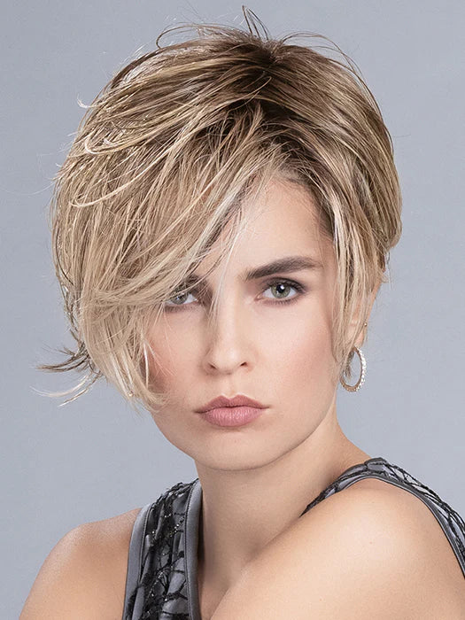 Volumateur Real Ellen Wille Top Power, cheveux Prime Hair, volume naturel pour perte de densité localisée, facile à fixer.