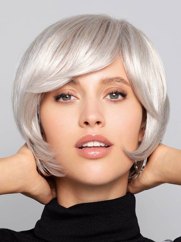 Perruque femme Air, carré plongeant et lisse, élégante et raffinée, conçue pour camoufler la pelade avec naturel.