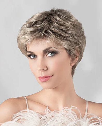 La perruque Gala convient parfaitement pour pelade et alopécie, offrant un look naturel, léger et confortable au quotidien.