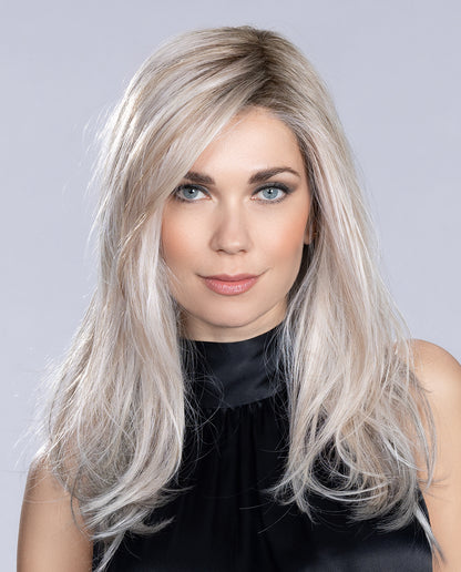 Perruque femme Music Comfort d’Ellen Wille, cheveux longs et dégradés pour un look féminin et élégant. Adaptée aux femmes avec pelade ou alopécie. Mèches effilées pour mouvement naturel et style sophistiqué au quotidien.