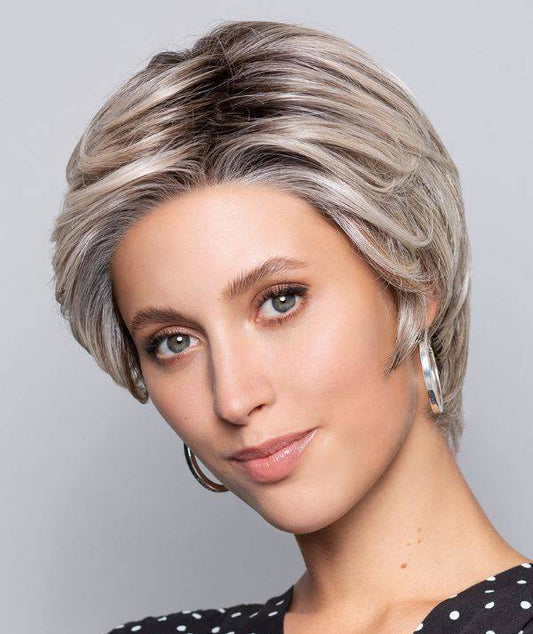 Perruque femme Nature Flirt Mono Lace, courte et élégante, parfaite pour dissimuler la pelade avec style et naturel.