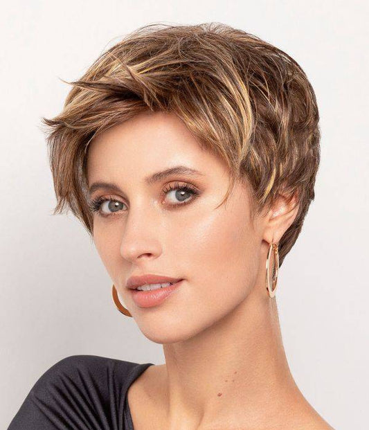 Perruque femme Sun Hip, courte et classique, féminine et naturelle, parfaite pour camoufler la pelade et l’alopécie.