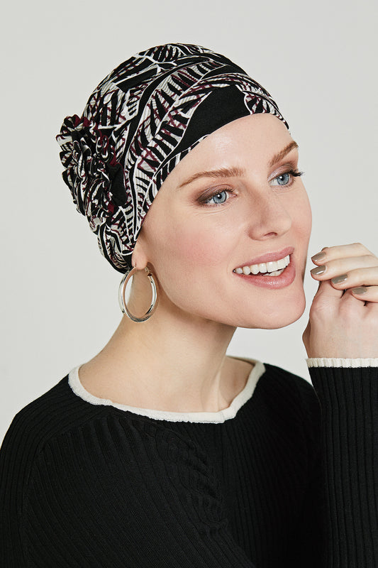 Bonnet chimio Cap Anna : look bohème et pétillant, en viscose et élasthanne. Confortable, couvrant et volumineux après chute de cheveux ou pelade.
