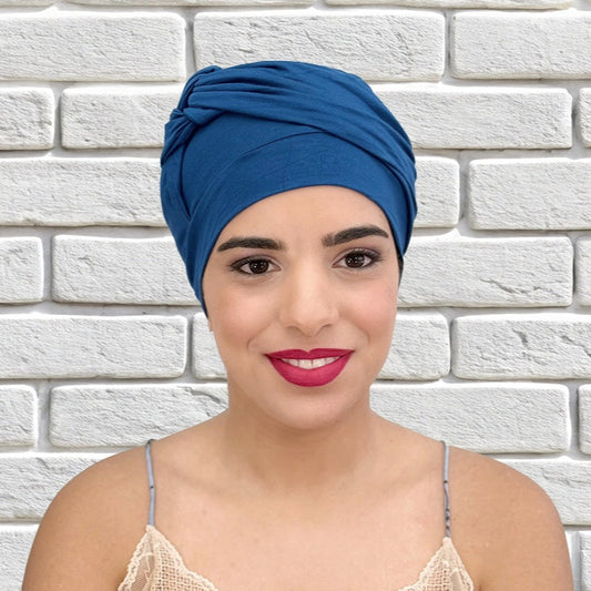 Bonnet chimio MM Paris pour femme, élégant et confortable, avec maintien optimal, protection anti-UV et style adapté à l’alopécie.
