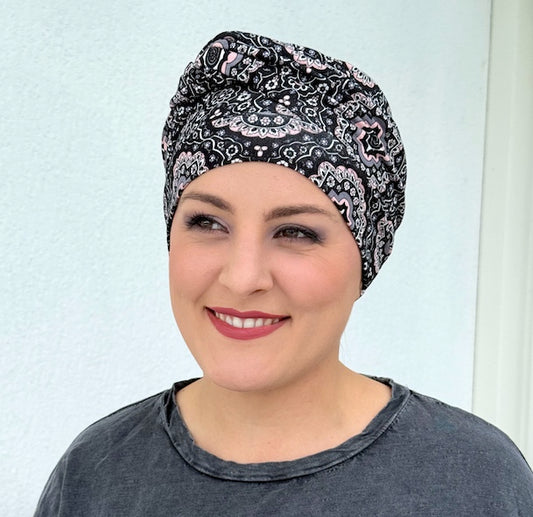 Bonnet chimio en bambou Adèle, doux et respirant, idéal pour alopécie ou chimiothérapie, alliant confort et élégance au quotidien.