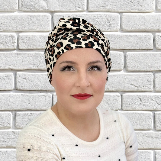 Bonnet chimio MM Paris, doux et stylé, parfait pour alopécie ou perte de cheveux, offrant maintien, confort et protection anti-UV.
