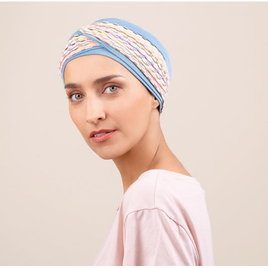 Le bonnet préformé Bastille assure confort et maintien optimal, protégeant le cuir chevelu sensible après chimio ou pelade.