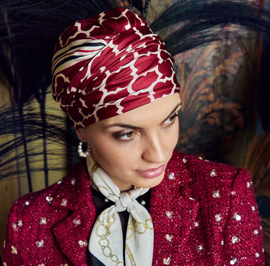 Bonnet chimio femme Boho Spirit, doux et léger, idéal pour alopécie ou traitement, volume et style toute la journée.
